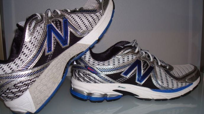 New Balance 860v2 -Lateral and Medial View