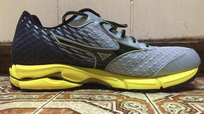 Mizuno Wave Rider 19 - Medial Side