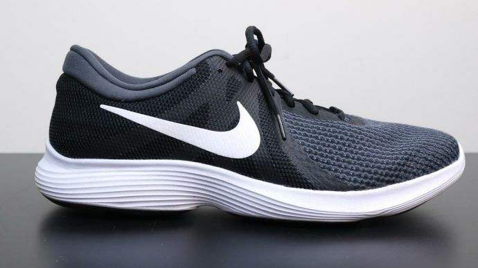 Nike Revolution 4 - Lateral Side