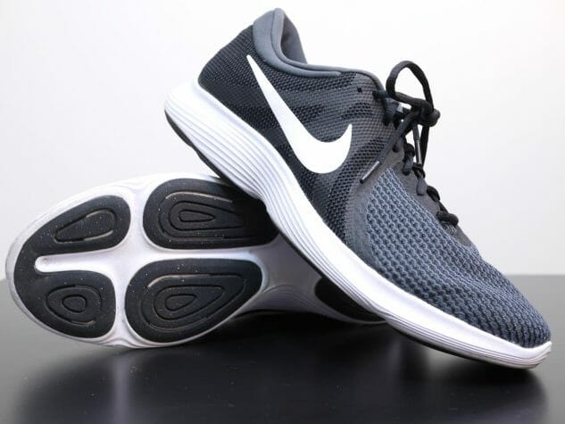 Nike Revolution 4 - Pair