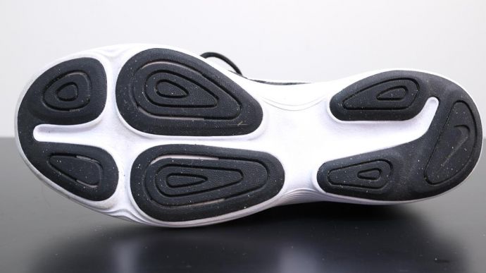 Nike Revolution 4 - Sole