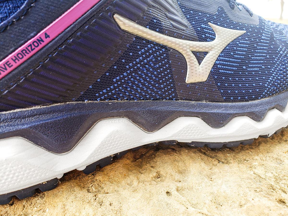 Mizuno Wave Horizon 4 - Closeup