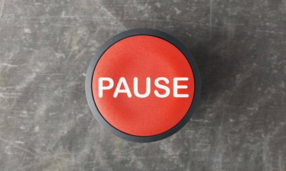 Red Pause button