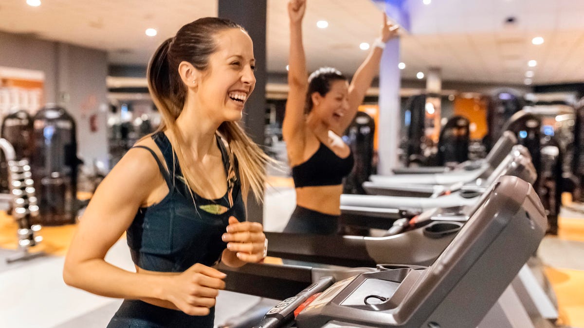 Running inside on a treadmil to women smiling and cheering