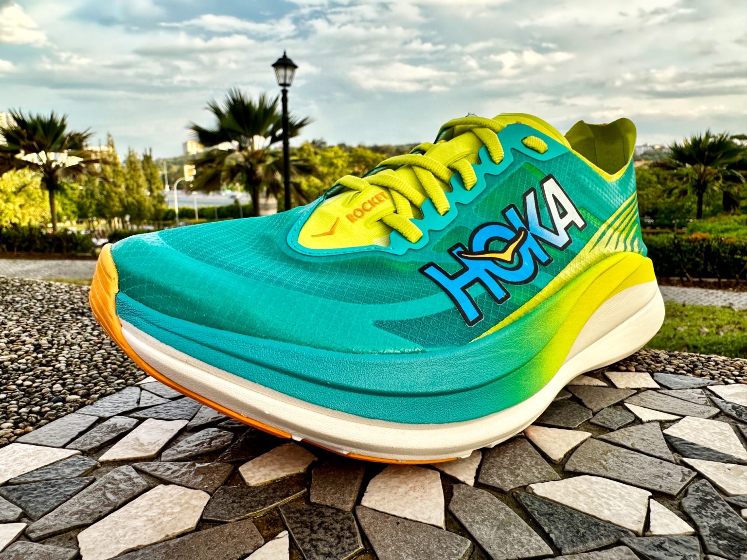 hoka carbon rocket x 2