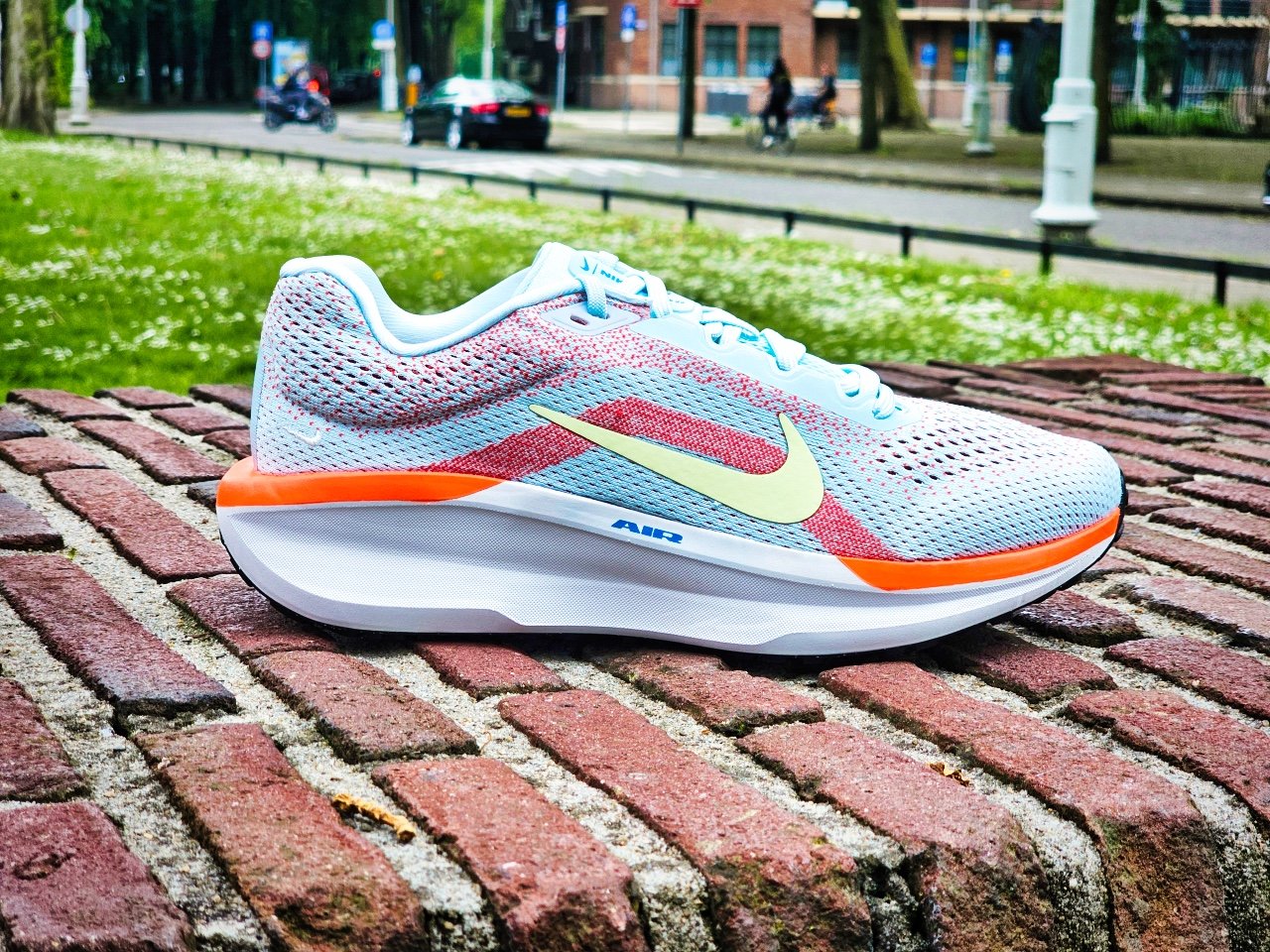 Nike Winflo 11 - side far