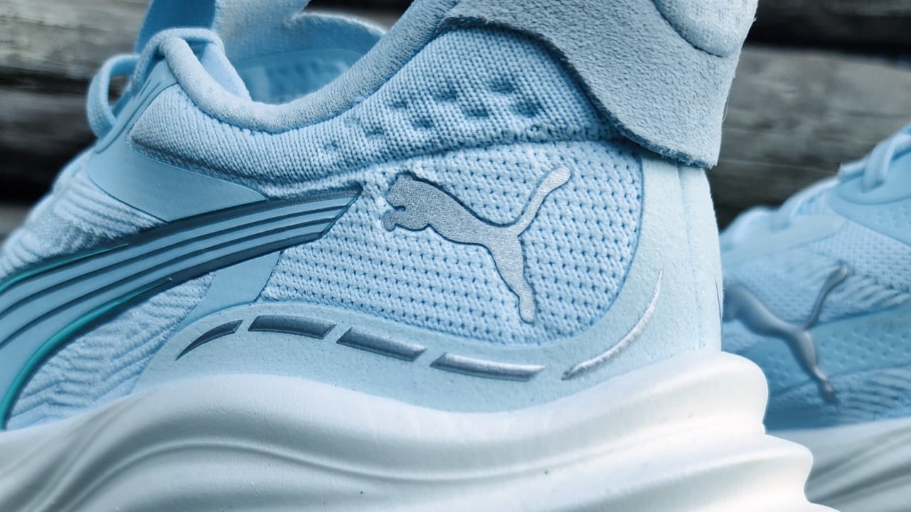 detail of the puma logo on the magnify nitro 3