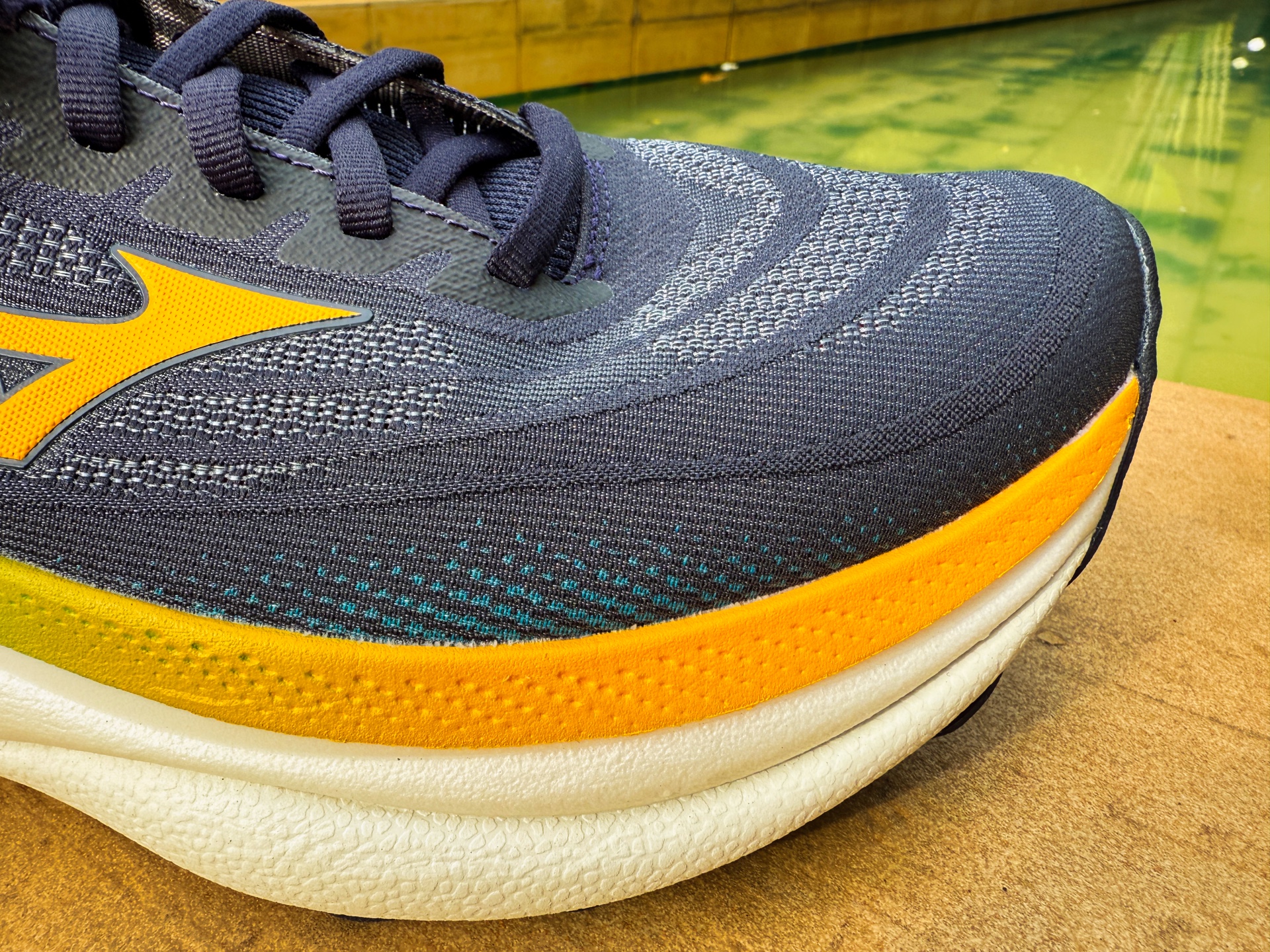 Picture of Mizuno Wave Sky 9