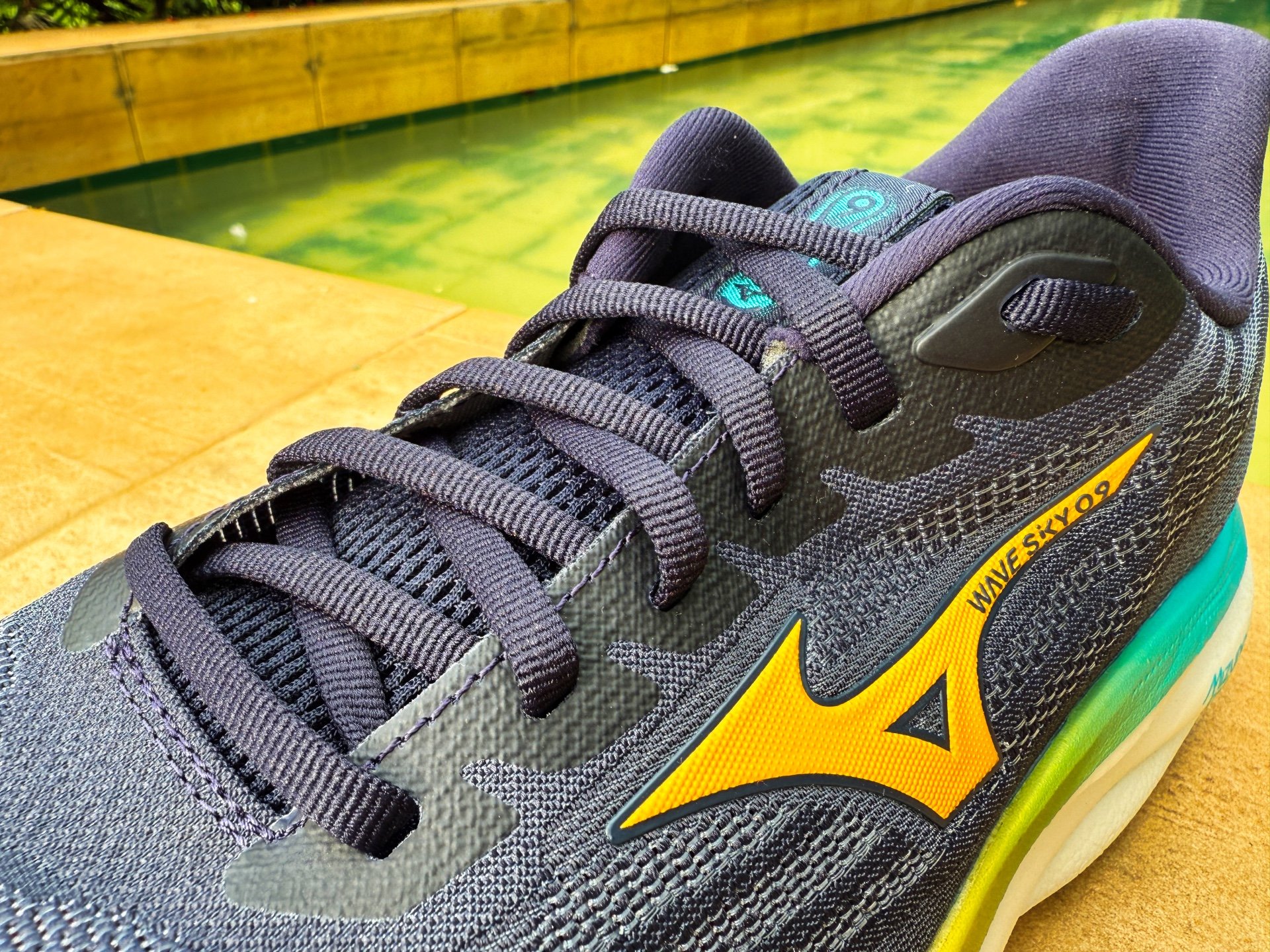 Picture of Mizuno Wave Sky 9